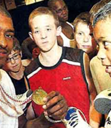 Les Camp d'Été de Cholet Basket rendent hommage à Kevin Seraphin et Christophe Léonard